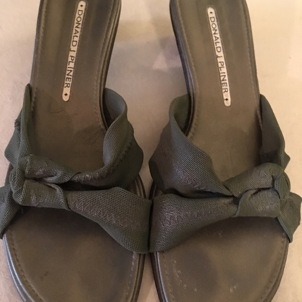 Donald Pliner low heeled sling in avocado green. 6 med Cute heel. Lovingly worn